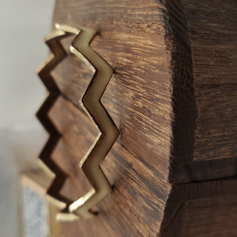 3/$20 B2234‎ cream zig zag bracelet bangle